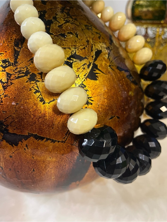 Jewelry - Cream and Black Faceted Bead Necklace